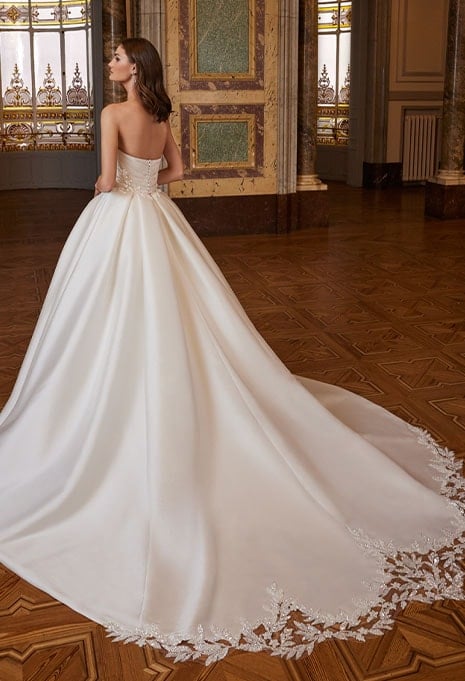 back view of ÉLYSÉE Privé Eileen wedding gown