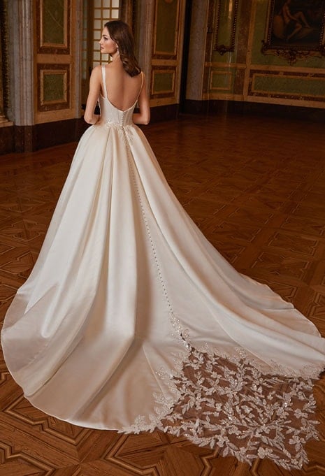 back view of ÉLYSÉE Privé Elsie wedding gown