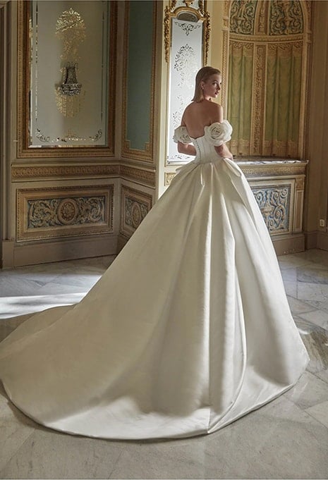 side view of Pronovias Evarly wedding gown