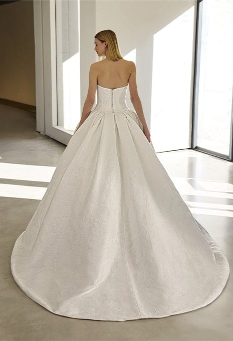 back view of Pronovias Valley wedding gown