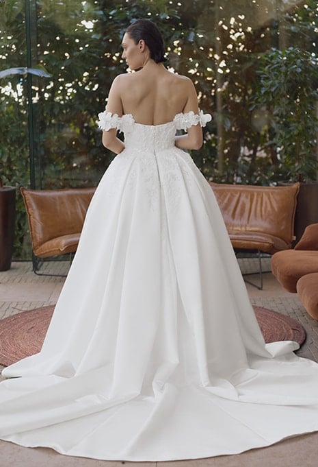 back view of Élysée Genesis wedding gown