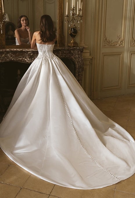 back view of Élysée Geneva wedding gown