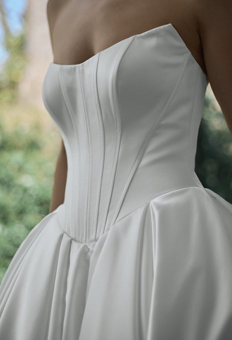 close-up front view of ÉLYSÉE Privé Fiji wedding gown