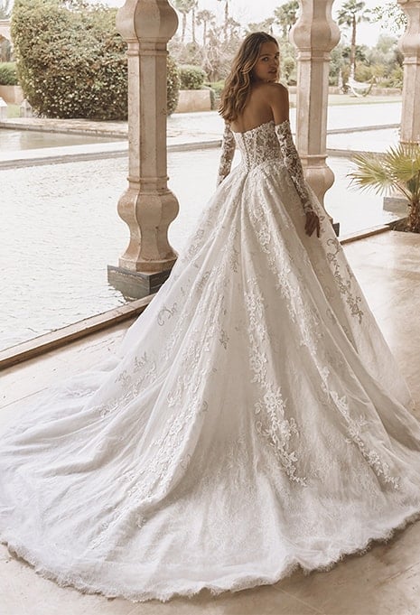 back view of Enzoani Valen wedding gown
