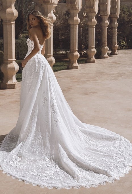 side view of Enzoani Venice wedding gown