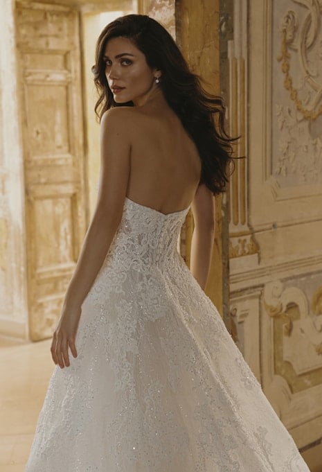 side view of PEN LIV Dina wedding gown