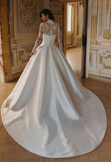 back view of PEN LIV Dyllan wedding gown