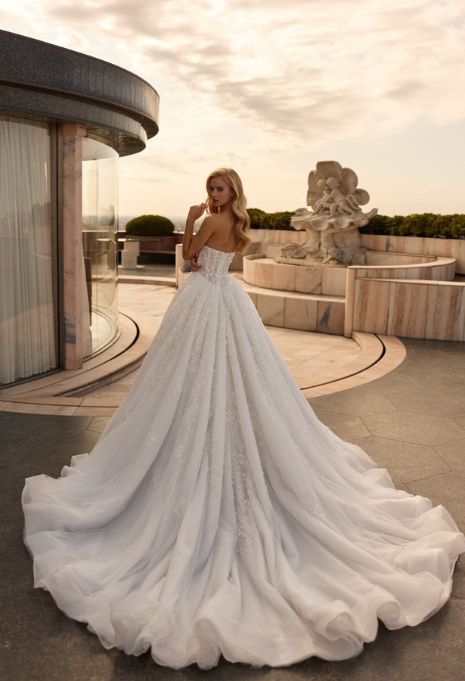 back view of Viero Bridal Eira wedding gown
