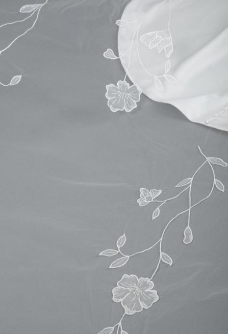 close-up of flowers on the Bel Aire Bridal V7878C veil