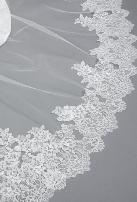 close-up of Bel Aire Bridal V7881C veil