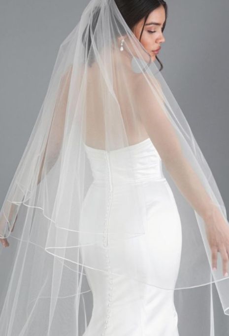 close-up of bride wearing the Bel Aire Bridal V7889C veil