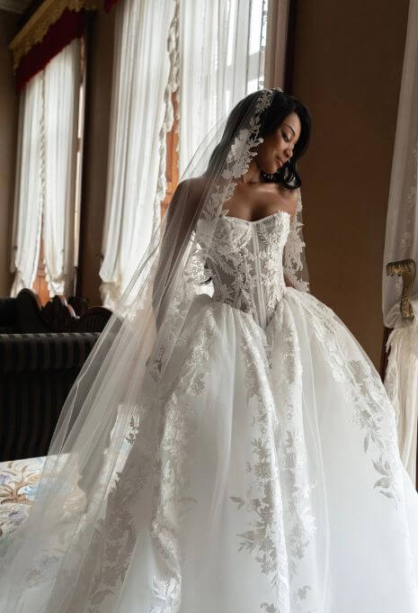 Blanche Gabriella front view with veil