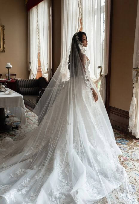 Blanche Gabriella back view with veil