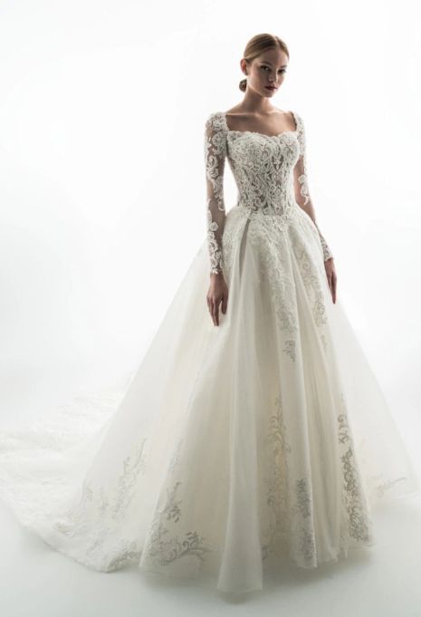 Model wearing the ÉLYSÉE Privé Garnissa gown from the front