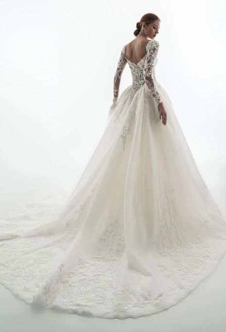 Model wearing the ÉLYSÉE Privé Garnissa gown from the back